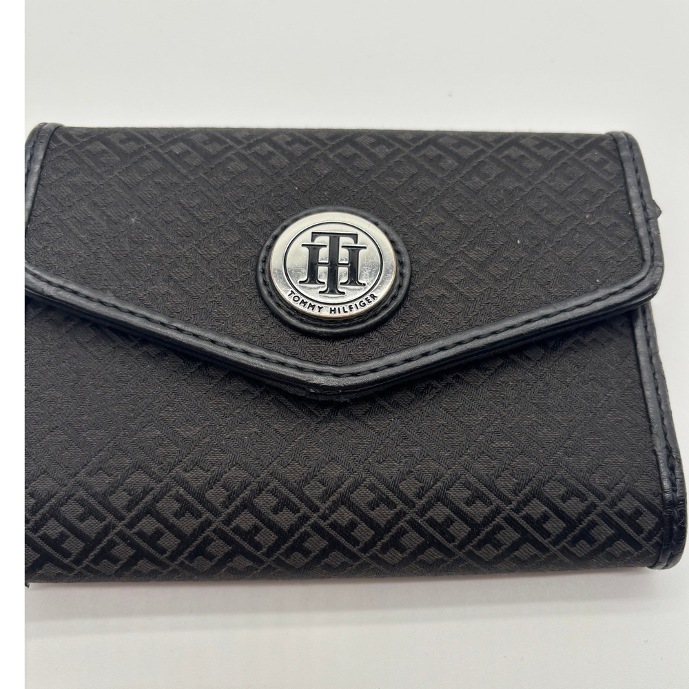 Tommy Hilfiger‎ Women's Black Geometric Pattern Tri Fold Wallet